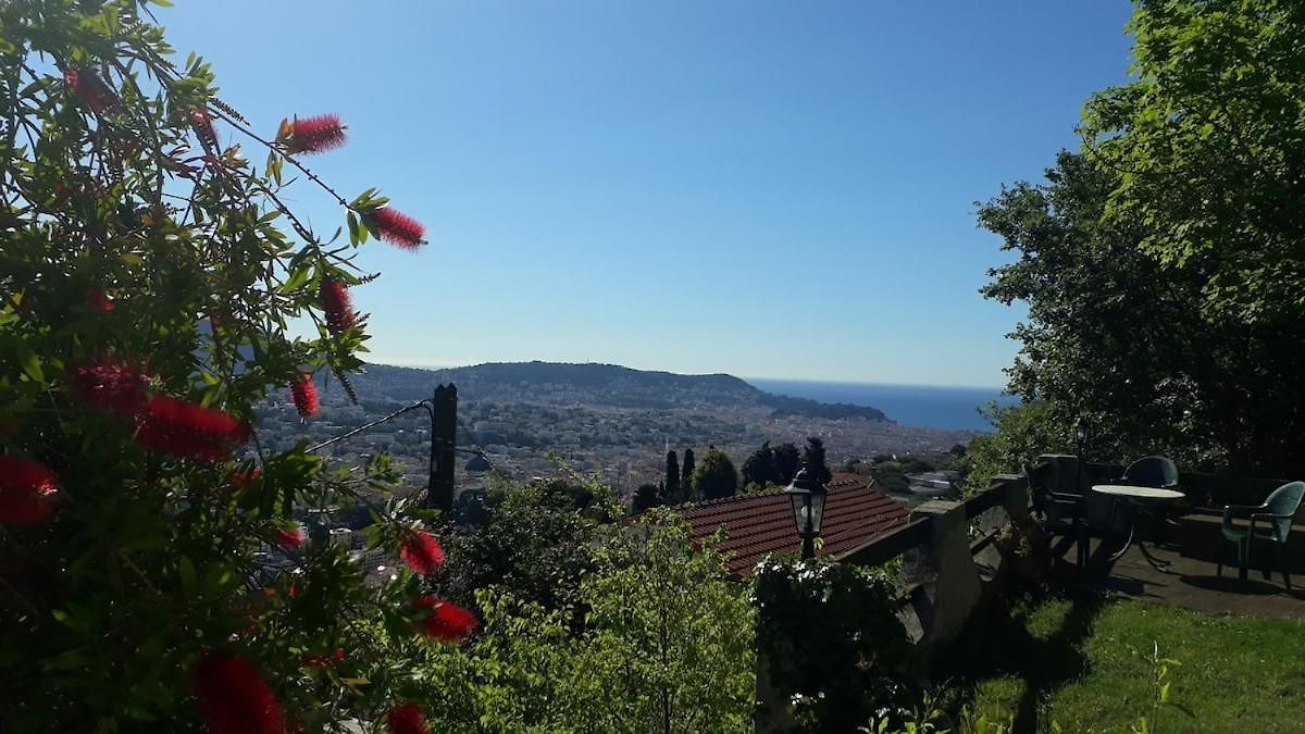 Maison Et Jardin Sur Les Hauteurs De Holiday home