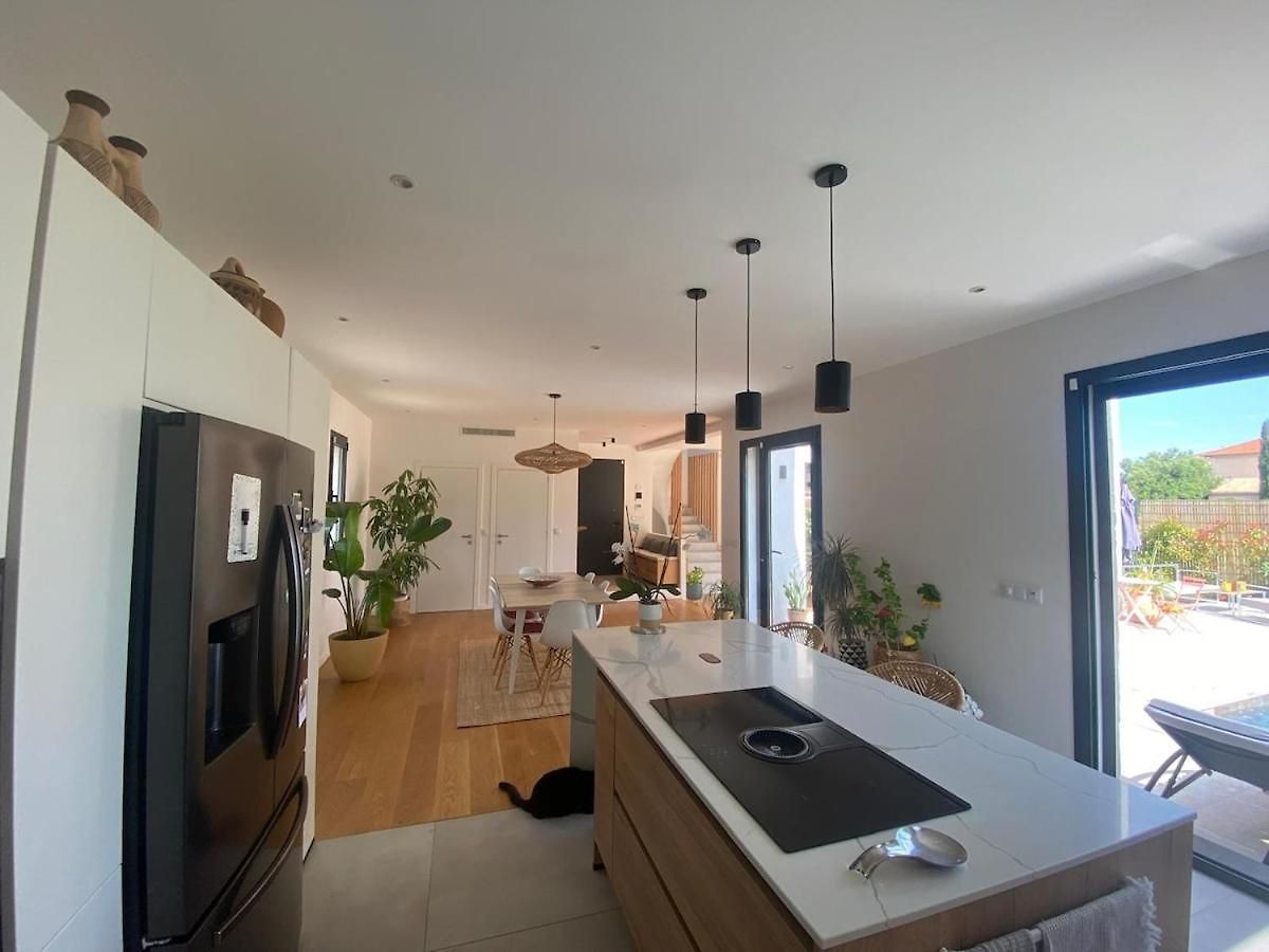 House With Pool And Sea View In * Nice