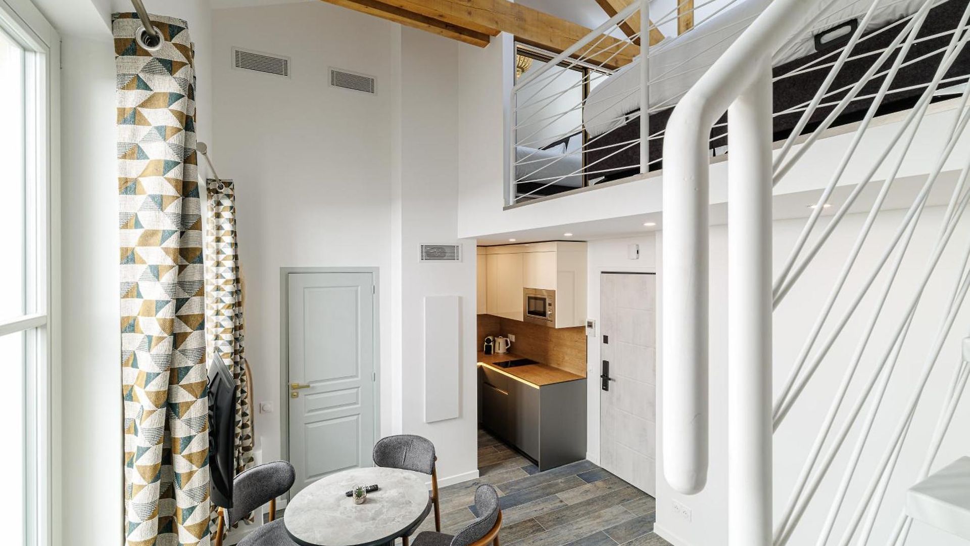 Maison Asteria 3*