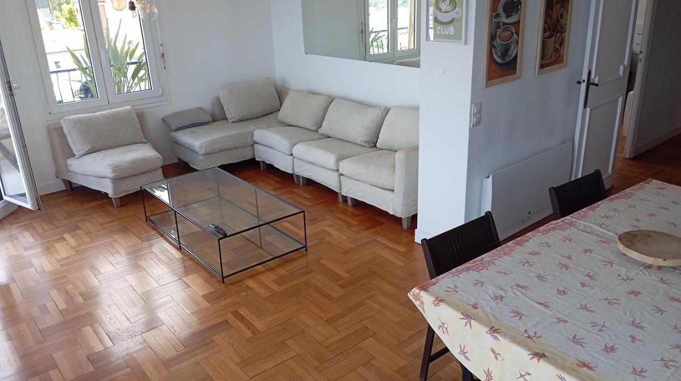 Guest house Fantastic View ! Private Bedroom In A Family Apartment, Private Bathroom, Shared Kitchen And Living Spaces