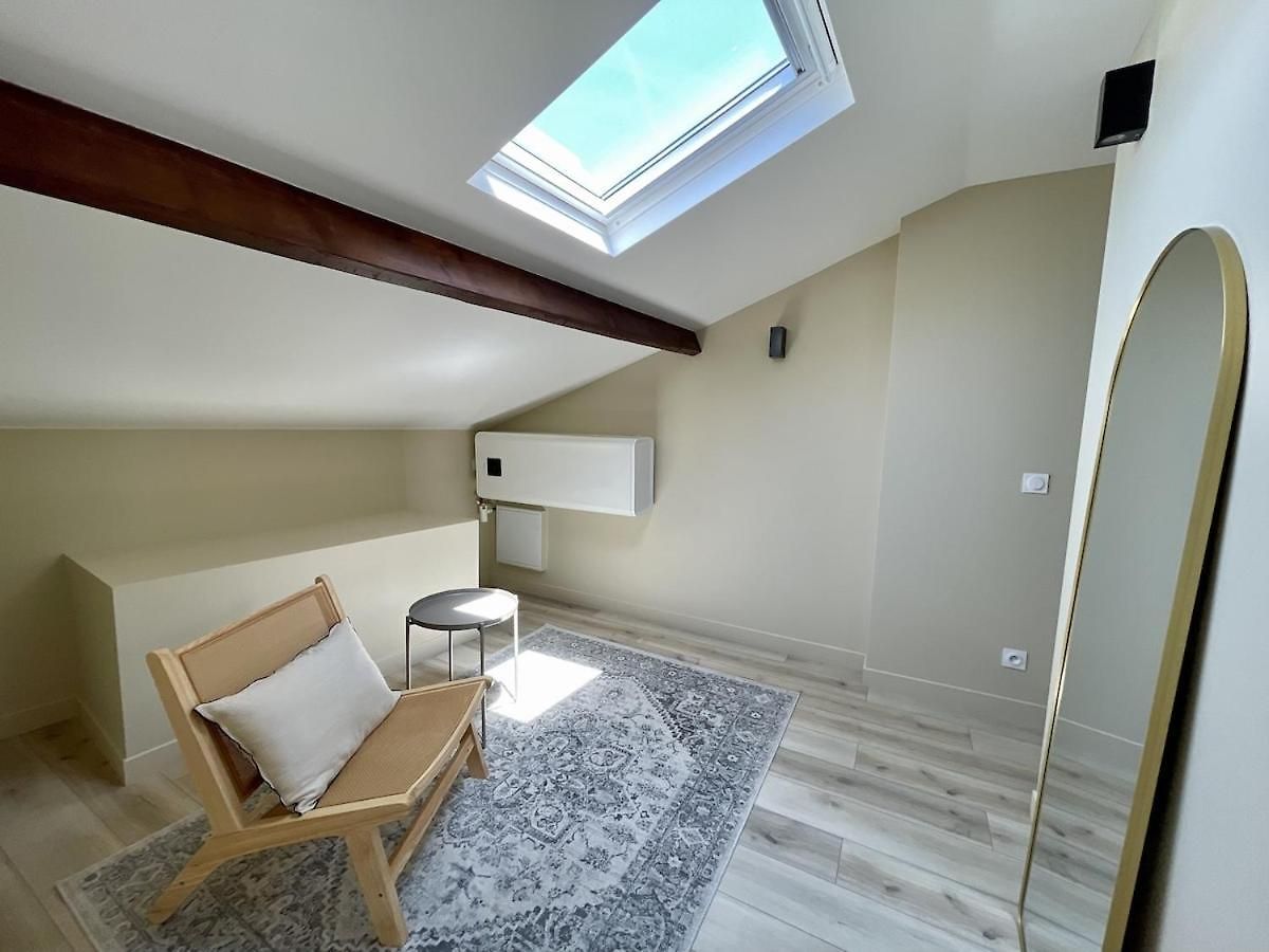 House With Sunny Terrace And Ac