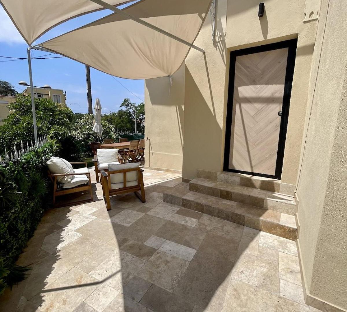House With Sunny Terrace And Ac *