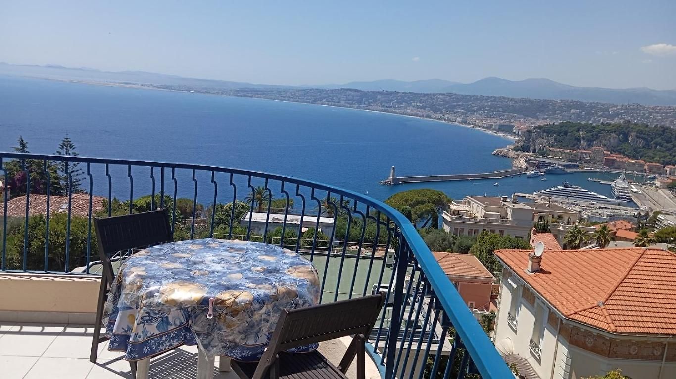 Guest house Fantastic View ! Private Bedroom In A Family Apartment, Private Bathroom, Shared Kitchen And Living Spaces 3*