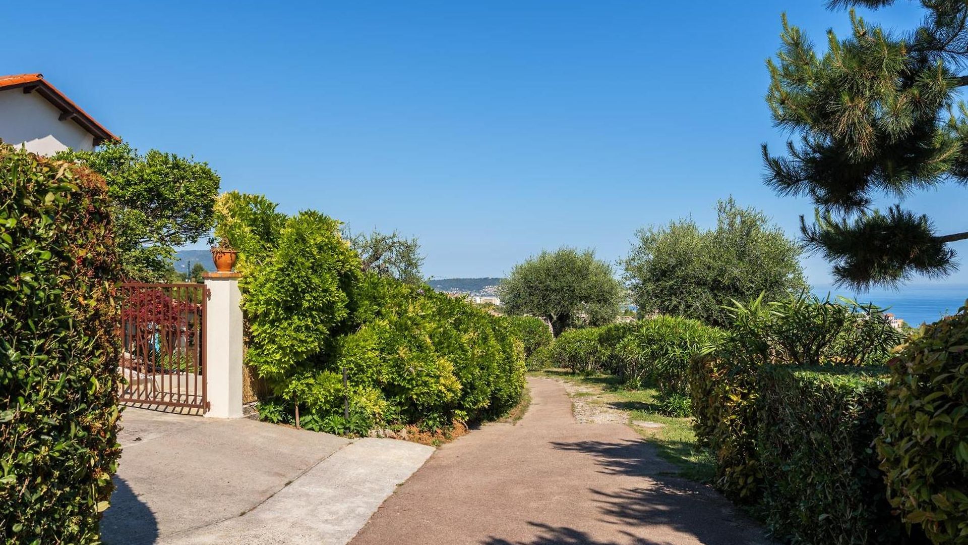 Charming Sea View With Jacuzzi And Private Garden Villa