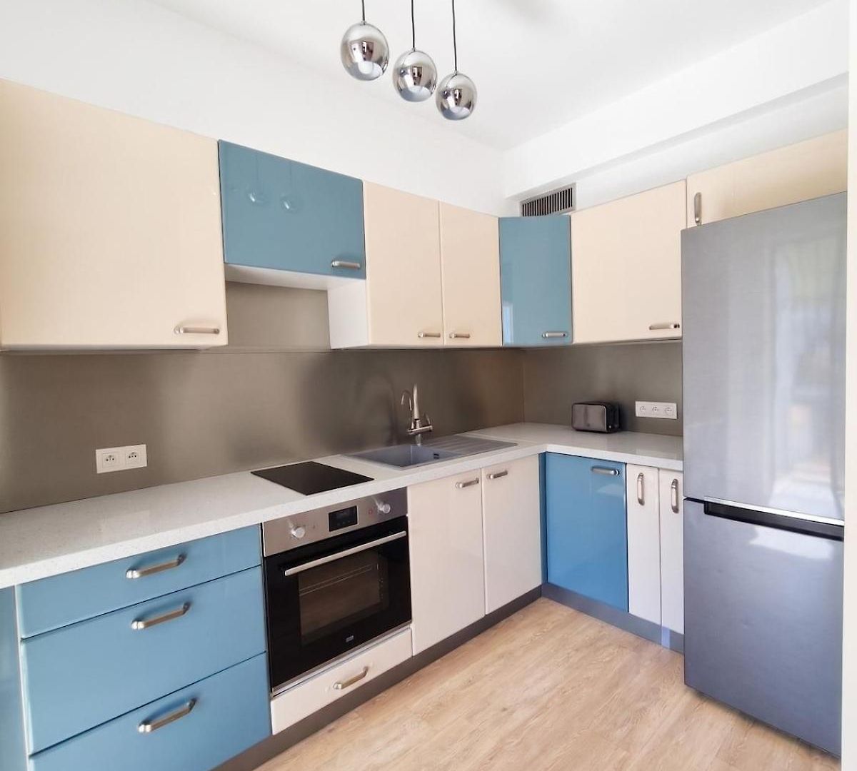 Apartment Center & 5 Min Walk!