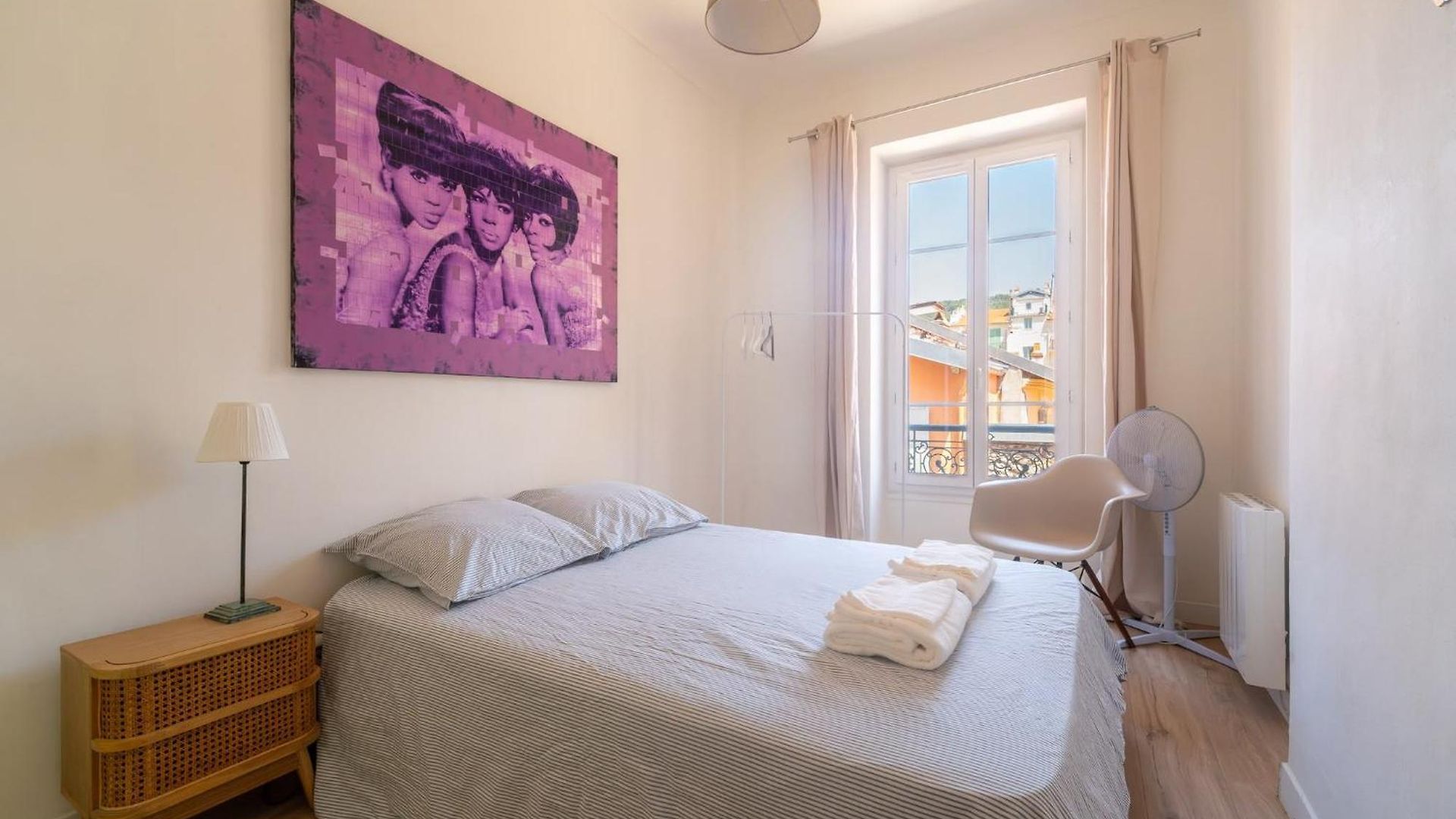Apartment With Balcony And Sea View