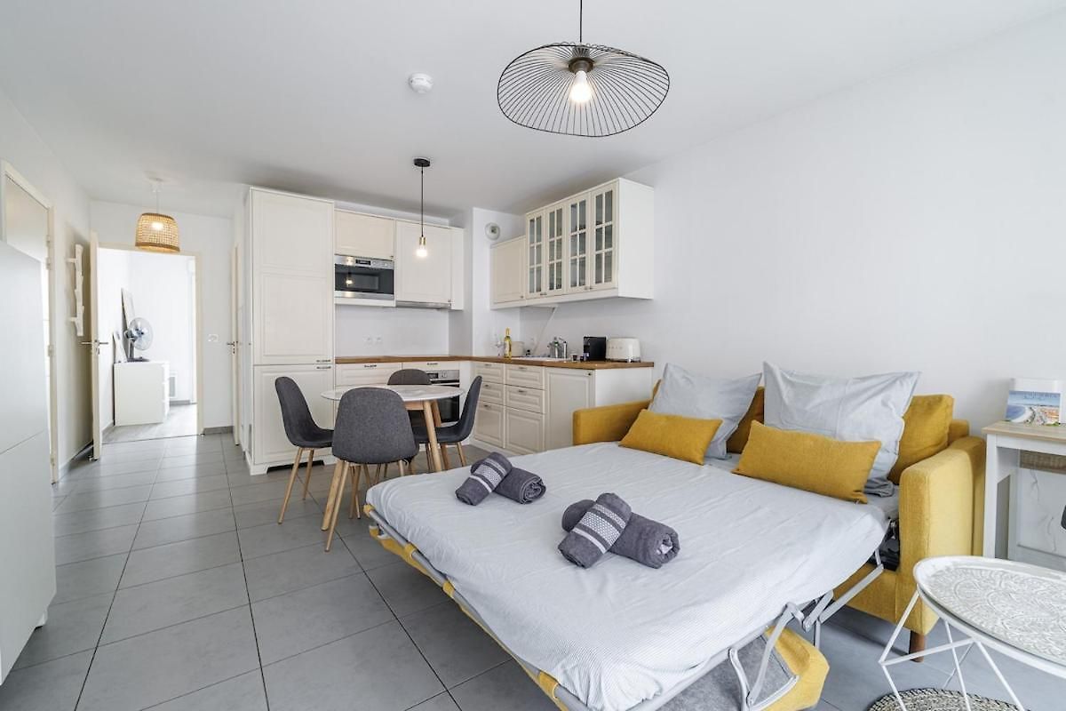 2 Pieces Lumineux Quartier Du Port Apartment *