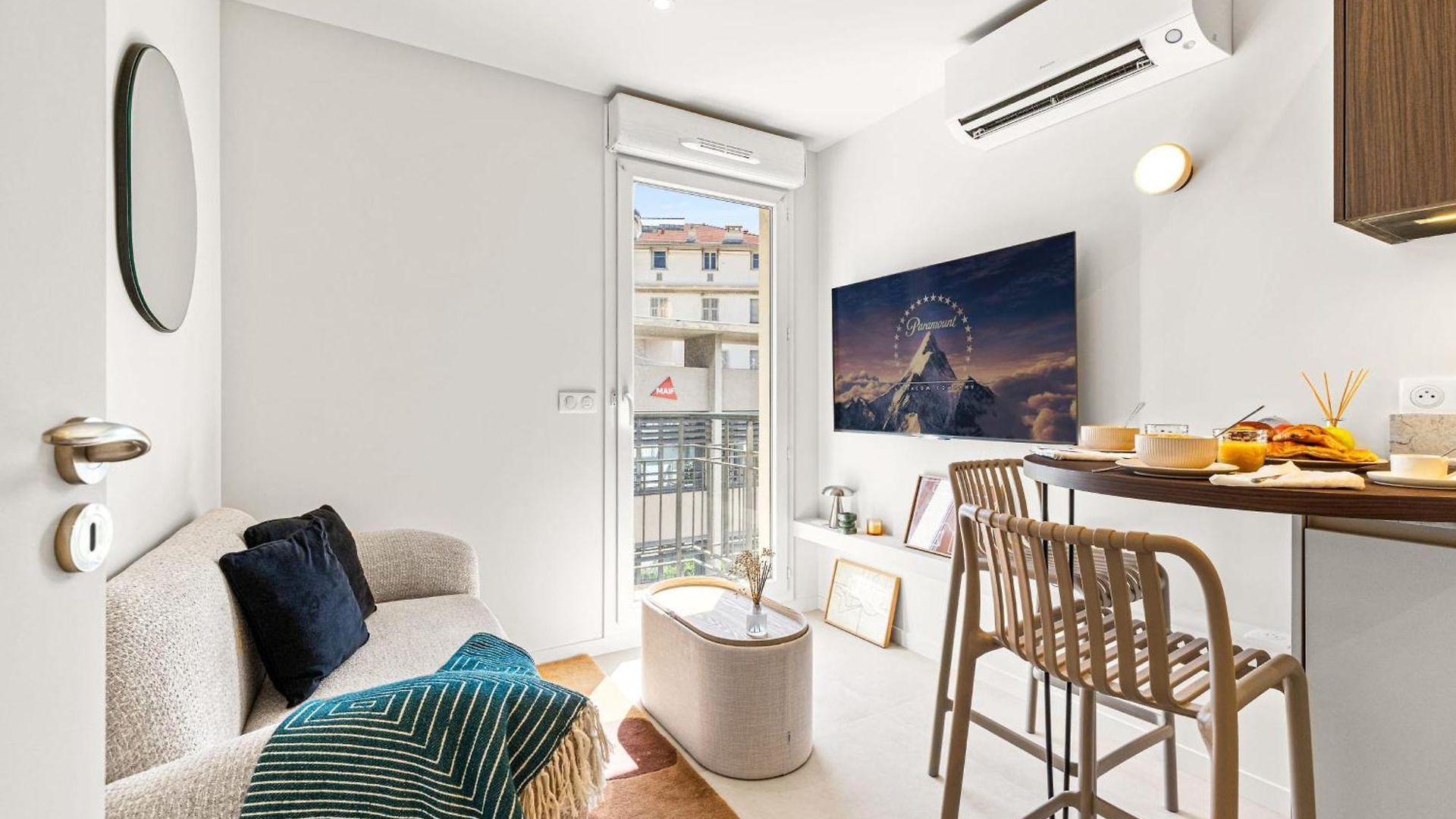 Carabacel - One Ac And Balcony Apartment *
