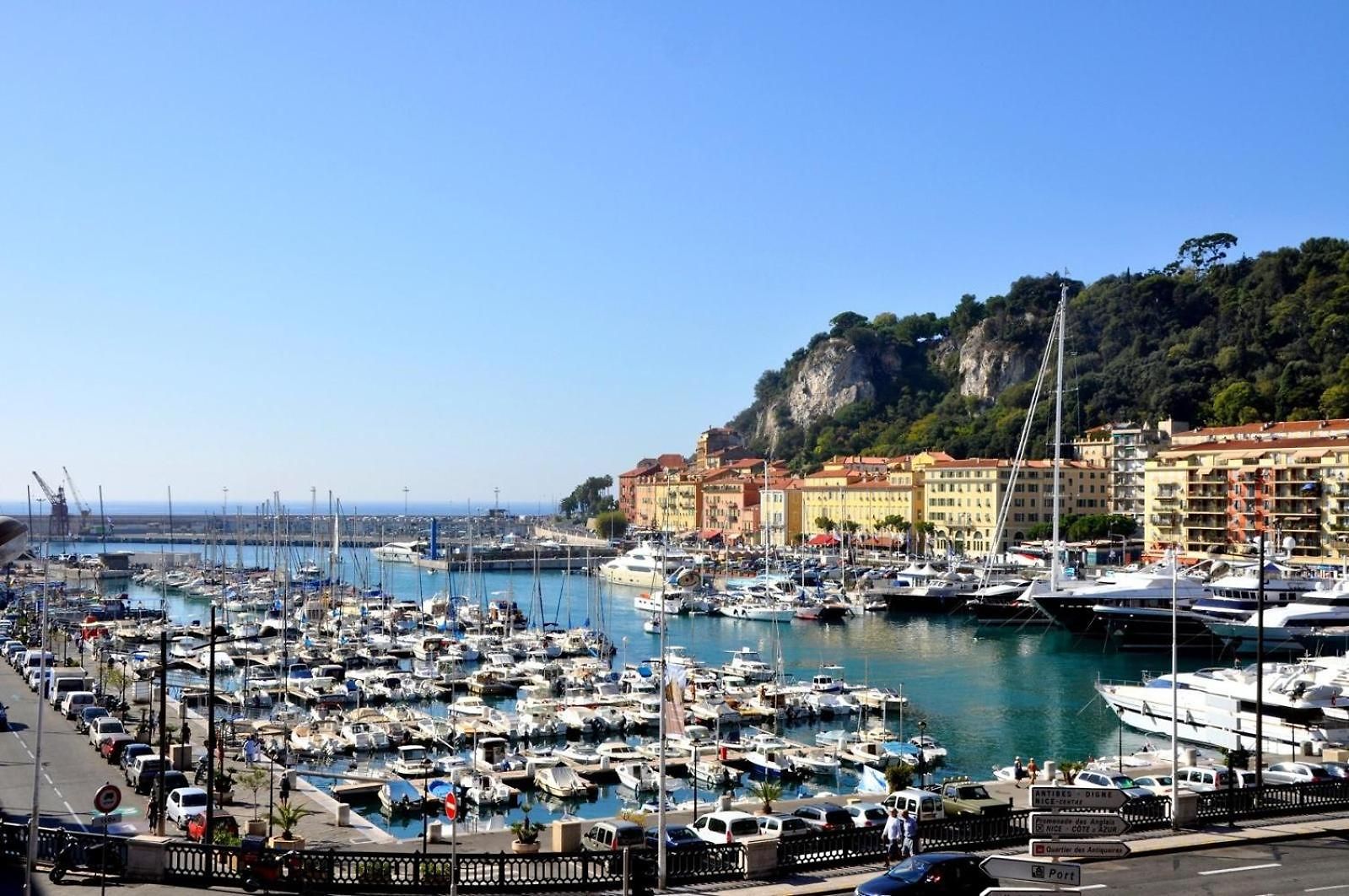 Luxueux Port De *
