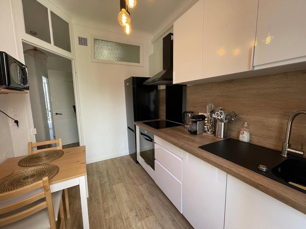 Liberation, Charming, Quiet 2-room With Balcony Apartment