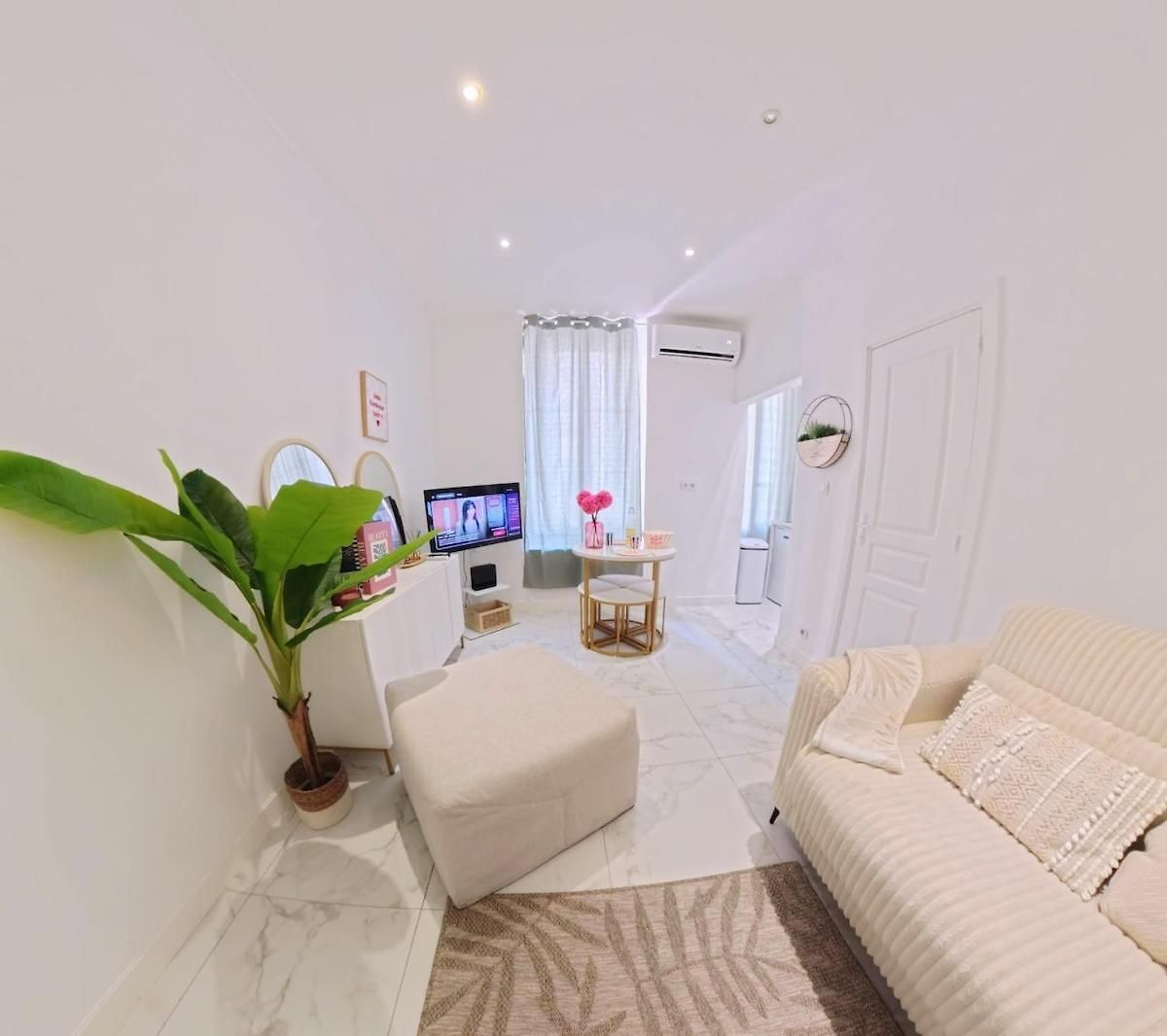 Beautiful Refurbished Air Conditioned Heart Of * Nice
