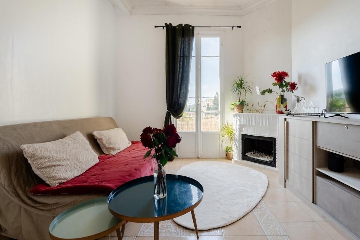 Charming House With Sea View In