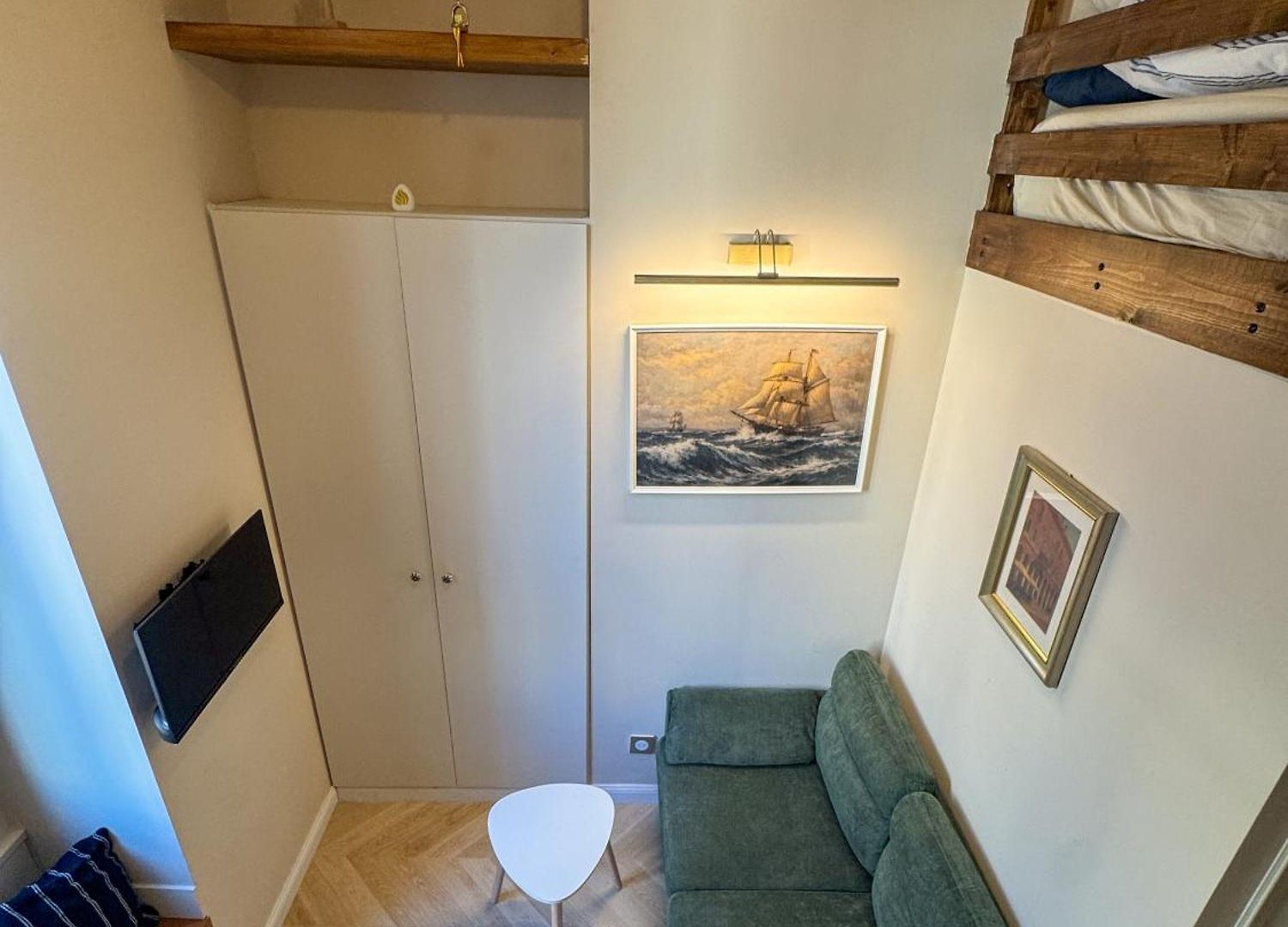 Compact Modern Apartment