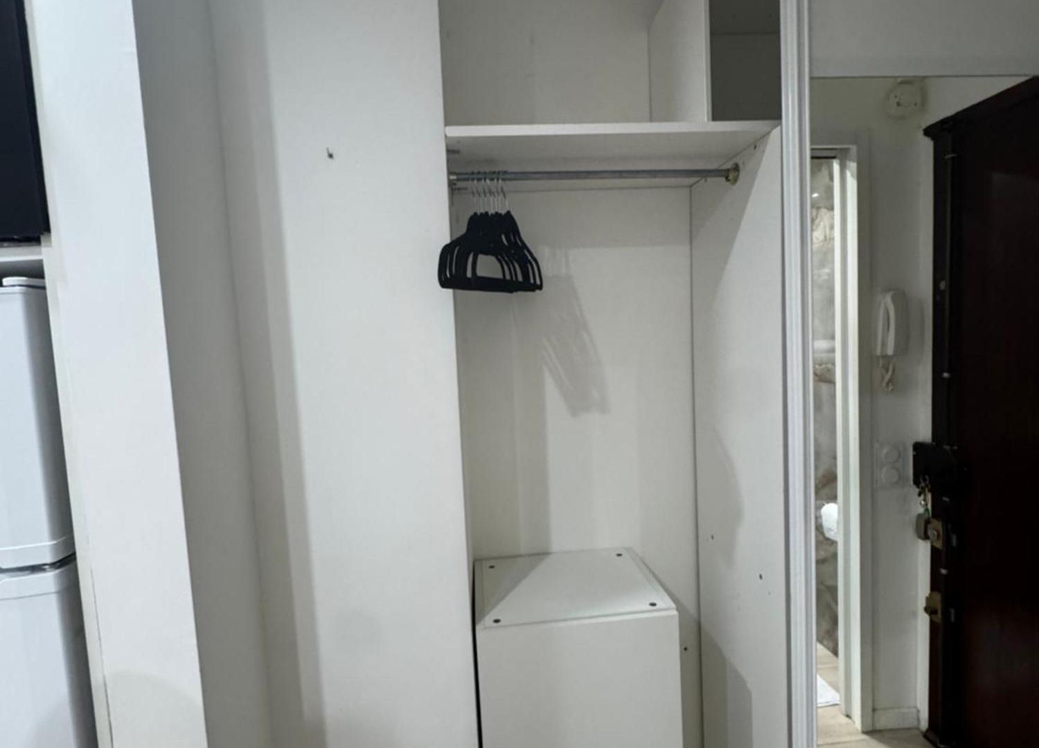 Apartment De La *