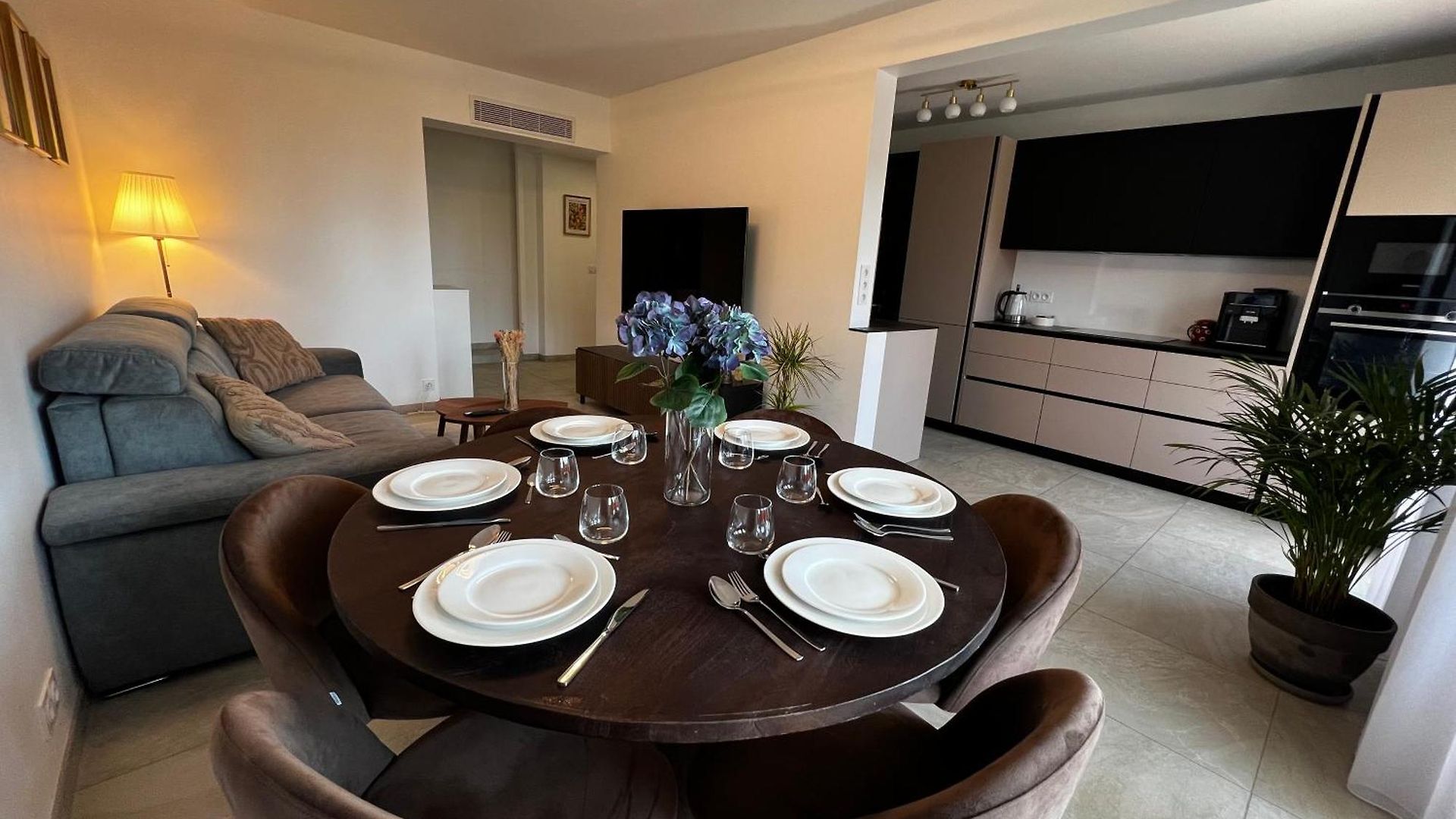Apartment 2 - Terrasse, Parking Gratuit & Climatisation *