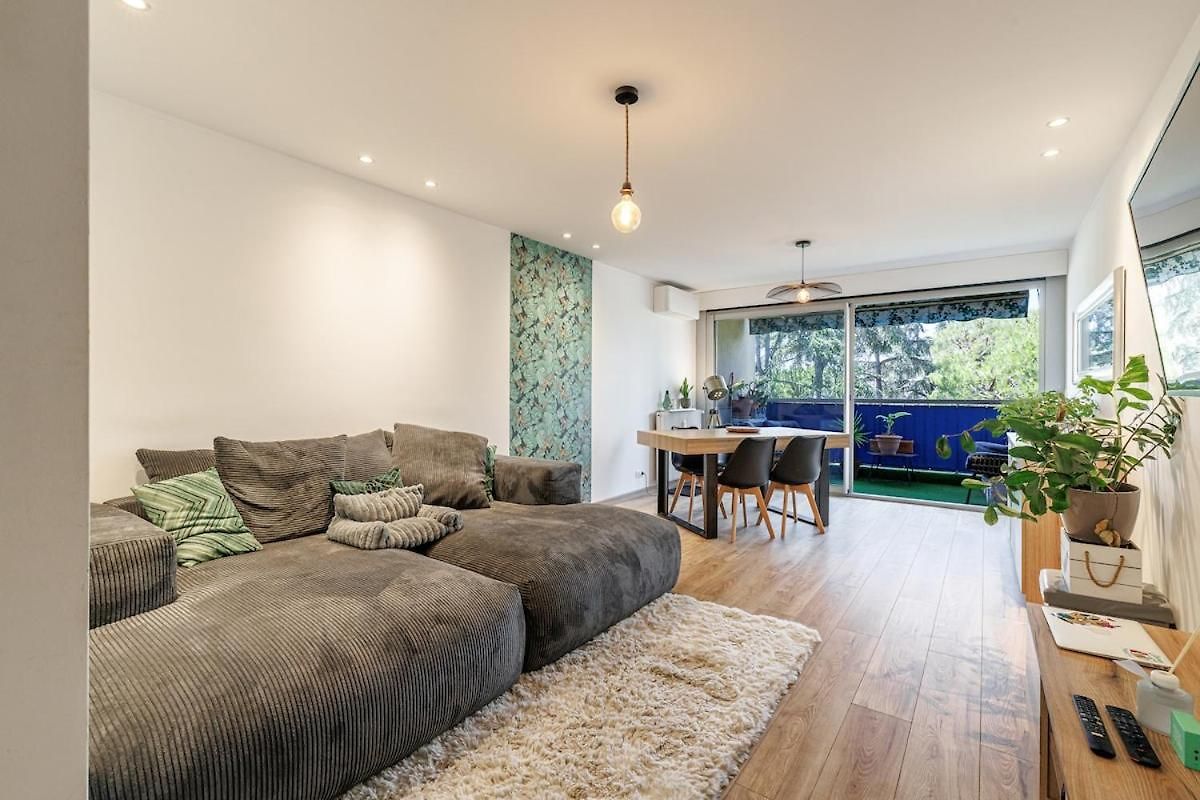 Beautiful 2 Swimming Pool, Parking Space And Air Conditioning Nice