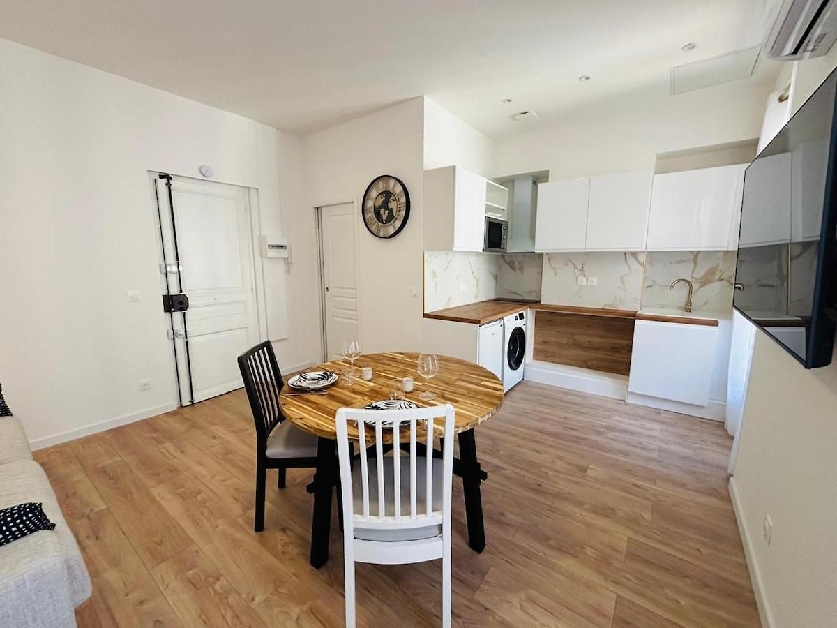Apartment New Designer Ac Wifi Near Train Station *