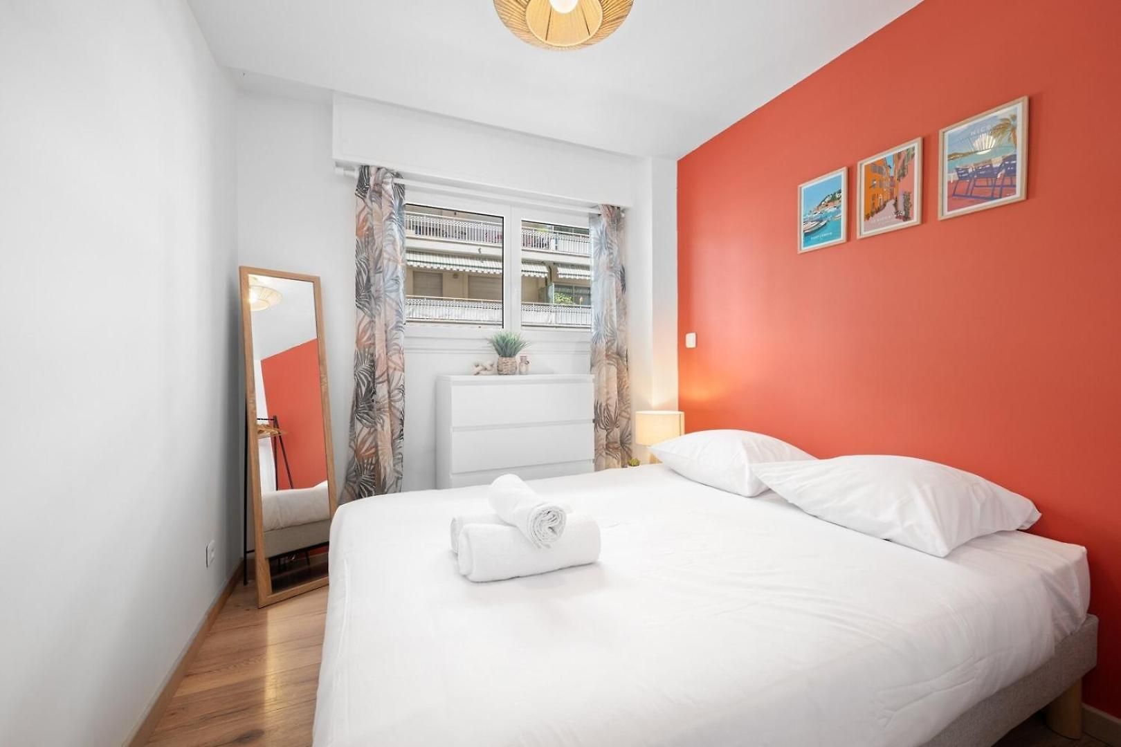 Beautifully Renovated With Charm - In The Port /ac Apartment