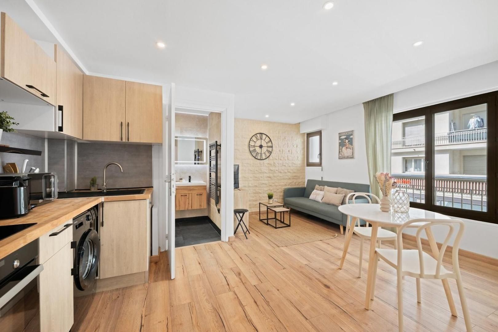 Beautifully Renovated With Charm - In The Port /ac Apartment *