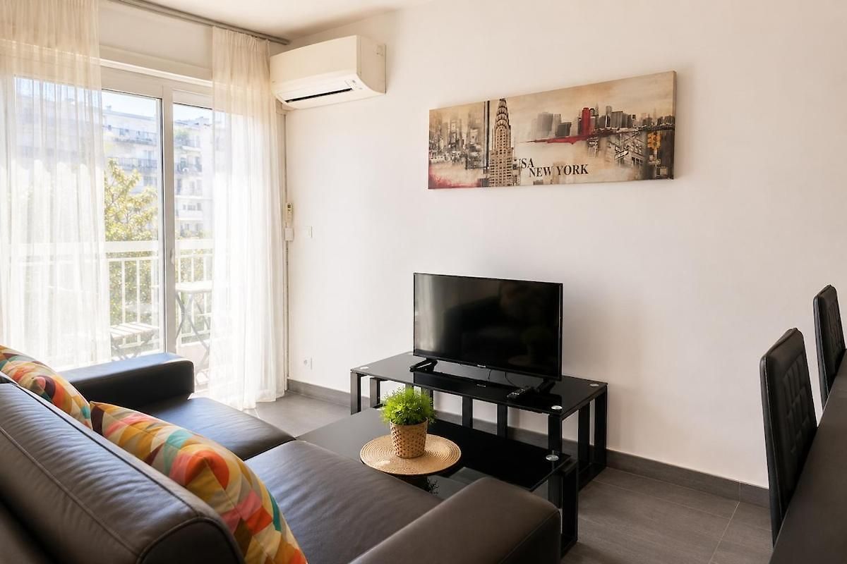 Fully Equipped With Comfortable Ac Apartment Nice