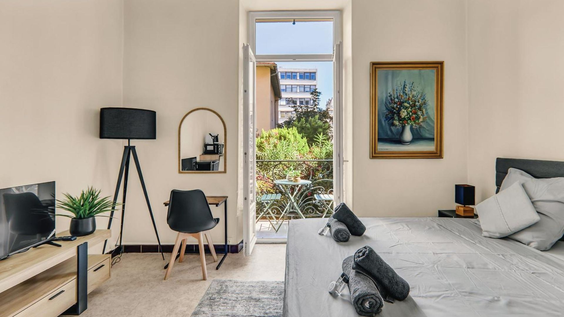 Charming Studio, Balcony With Garden View, Liberation Apartment Nice