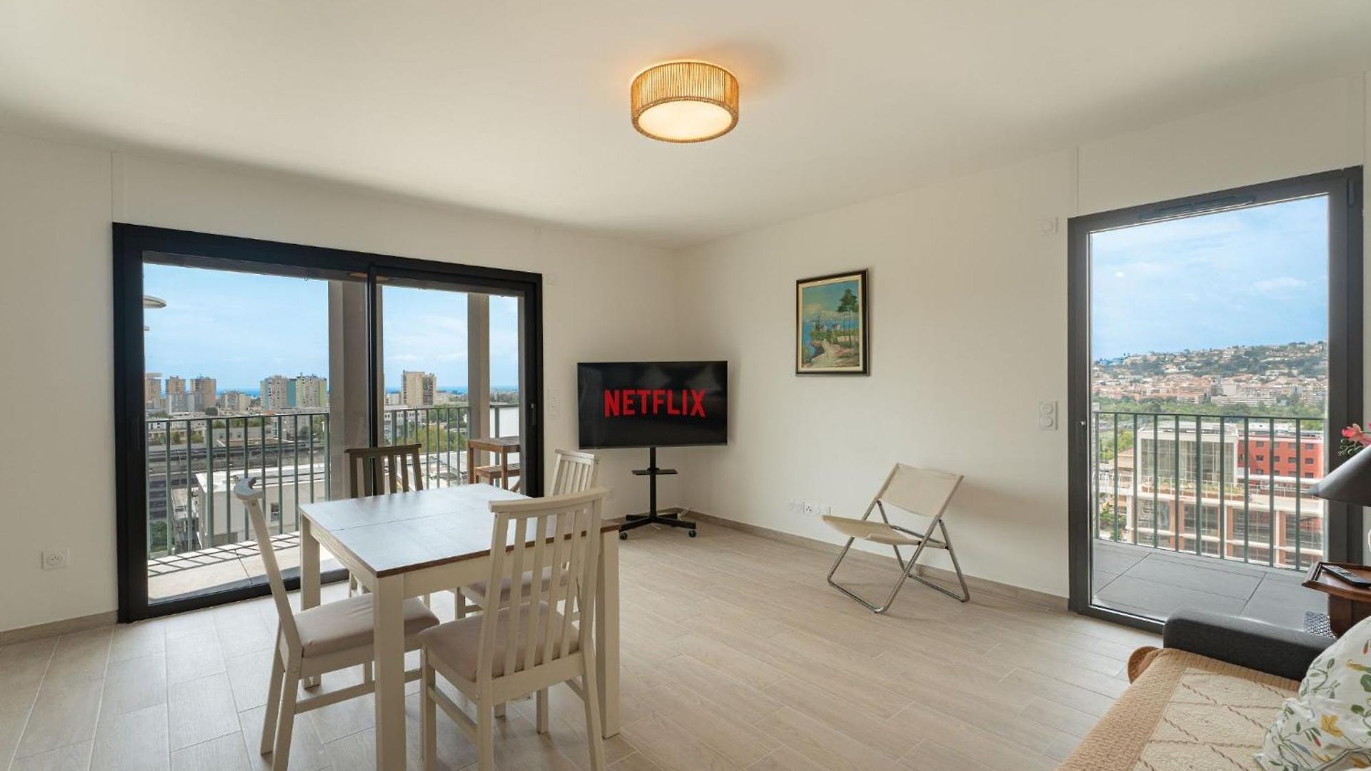 New Building- Neuf Lumineux Vue Mer, Tramway L3 Au Pied De Immeuble A 10 A 15 Mns D'aeroport, Centre & Promenade Nice