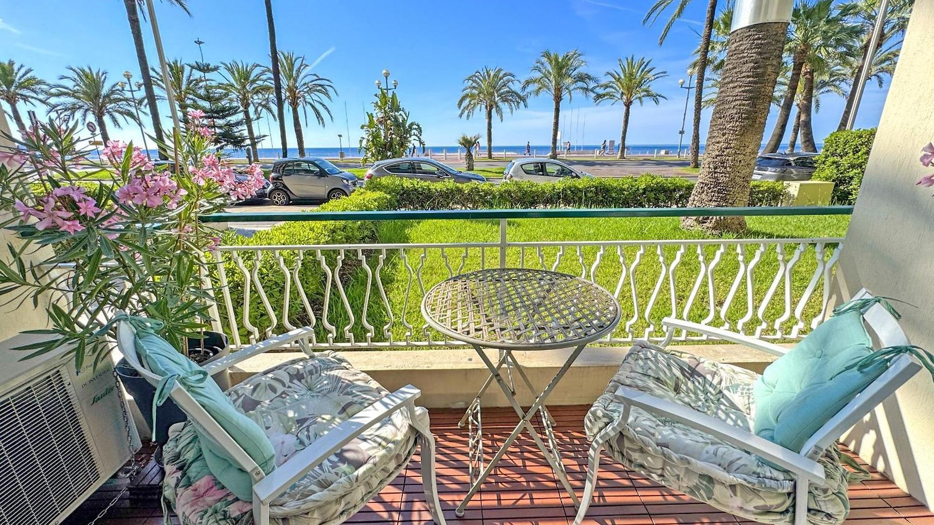 Rare Seafront Garden On Promenade Apartment Nice