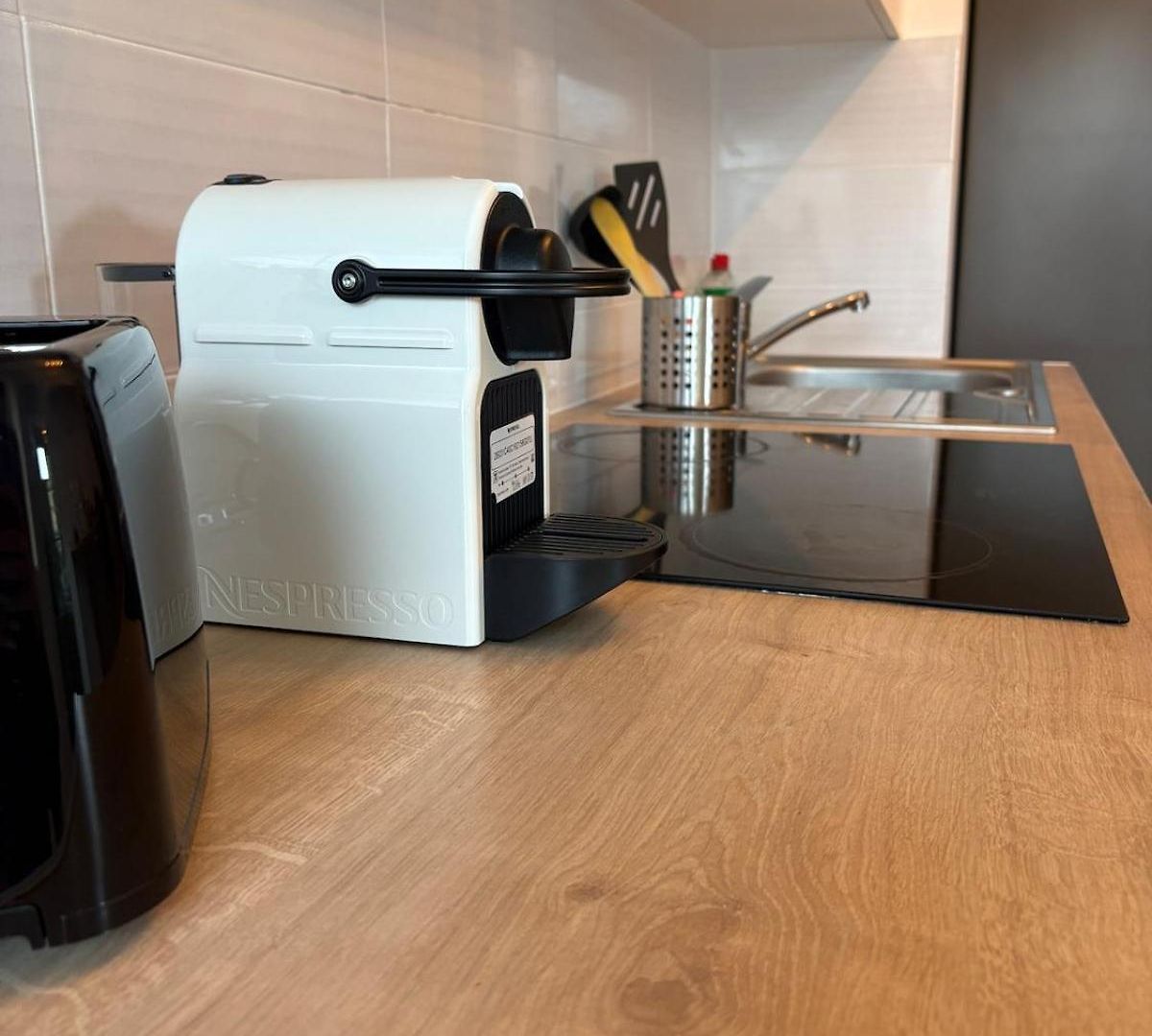 1 Minute To Tram - 3 Ac - 2 Balcony - Close Nice