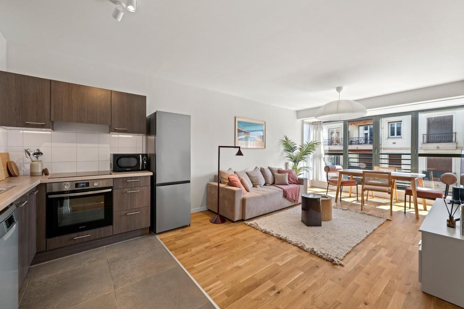Stunning & Bright - 2 Bedrooms - Parking Wifi/ac Apartment Nice
