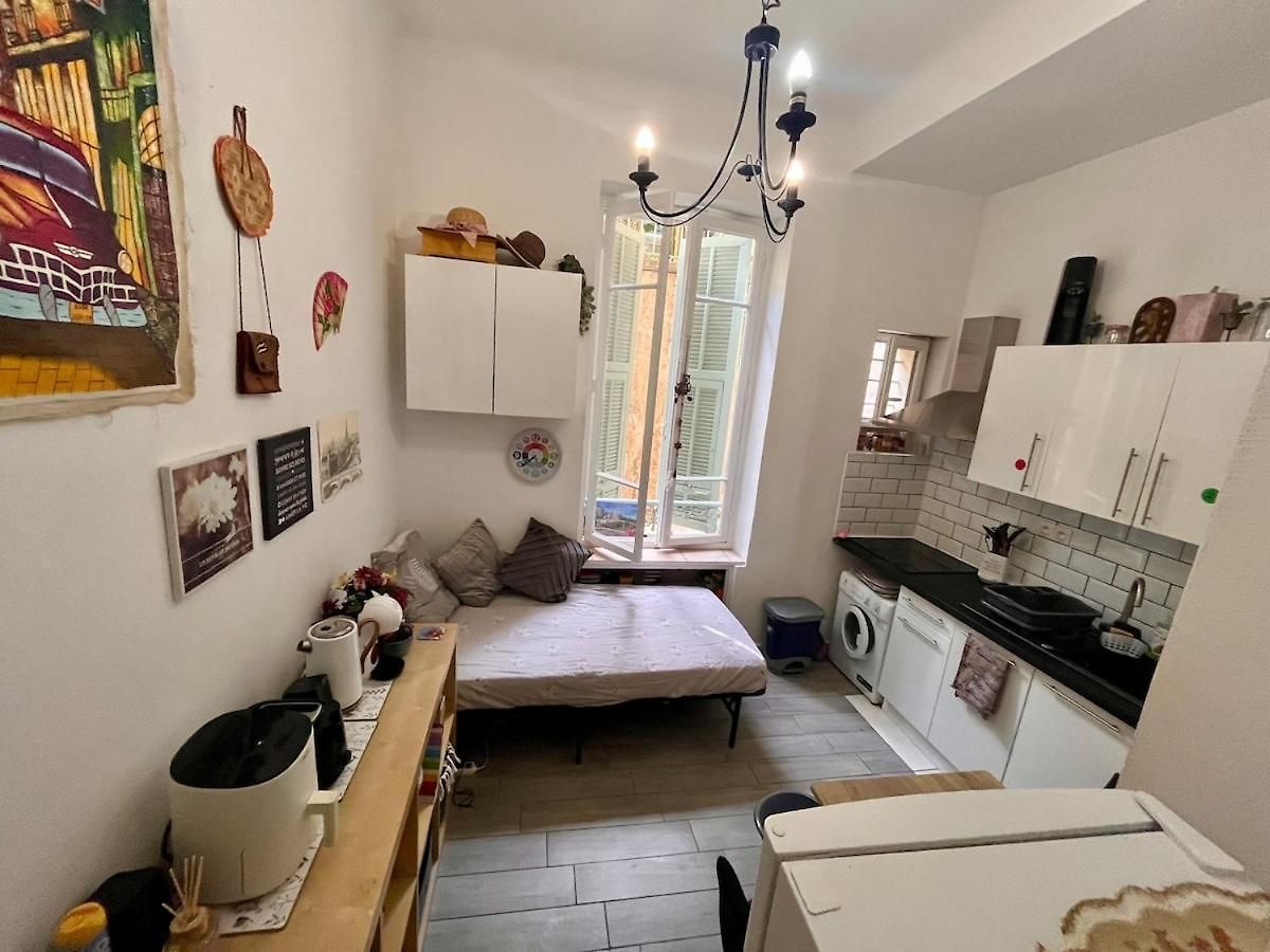 Sleeps 5 - Budget-friendly Flat - And Cozy Apartment Nice