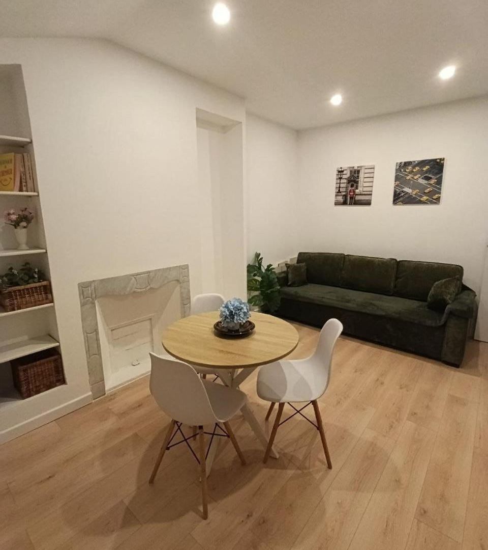 An In The Very Center Of The For 8 Guests Nearby Are A Tram Stop And Train Station Apartment Nice