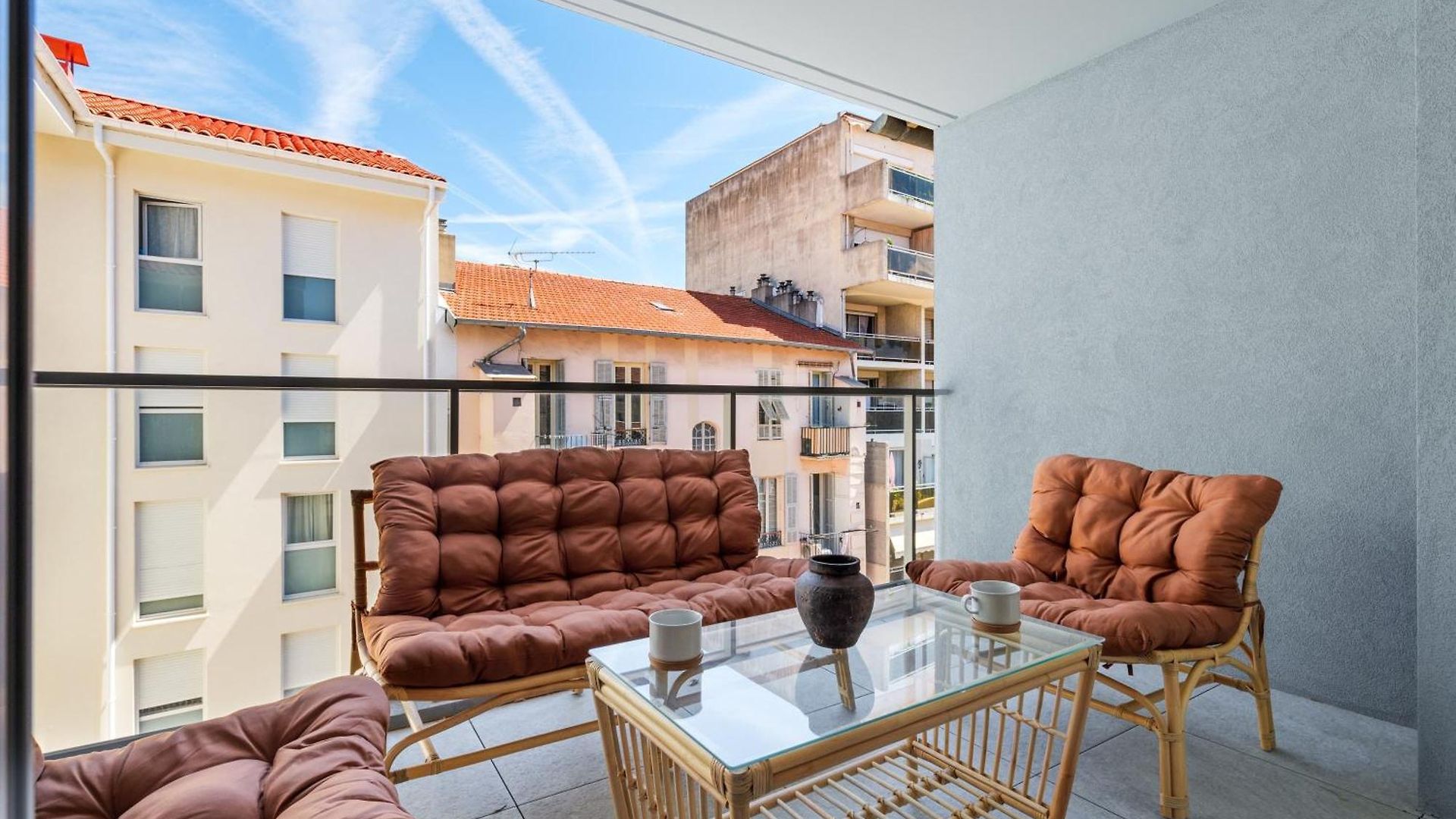 Spacious With Terrace And Parking Apartment