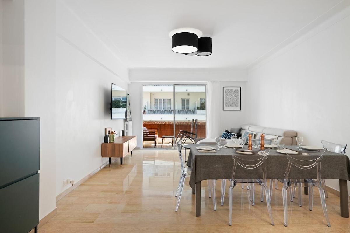 110 M2 Family, 3 Bedrooms Ac And Terrace 8 Min Away Apartment *
