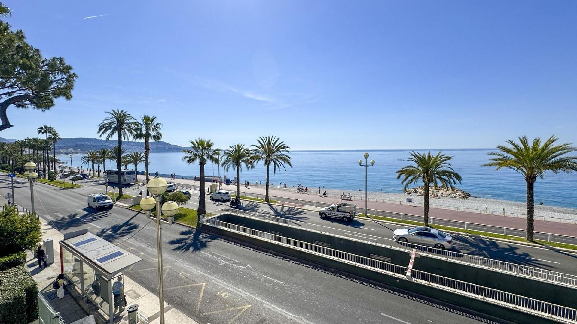 Elegant Sea Front Apartment Nice