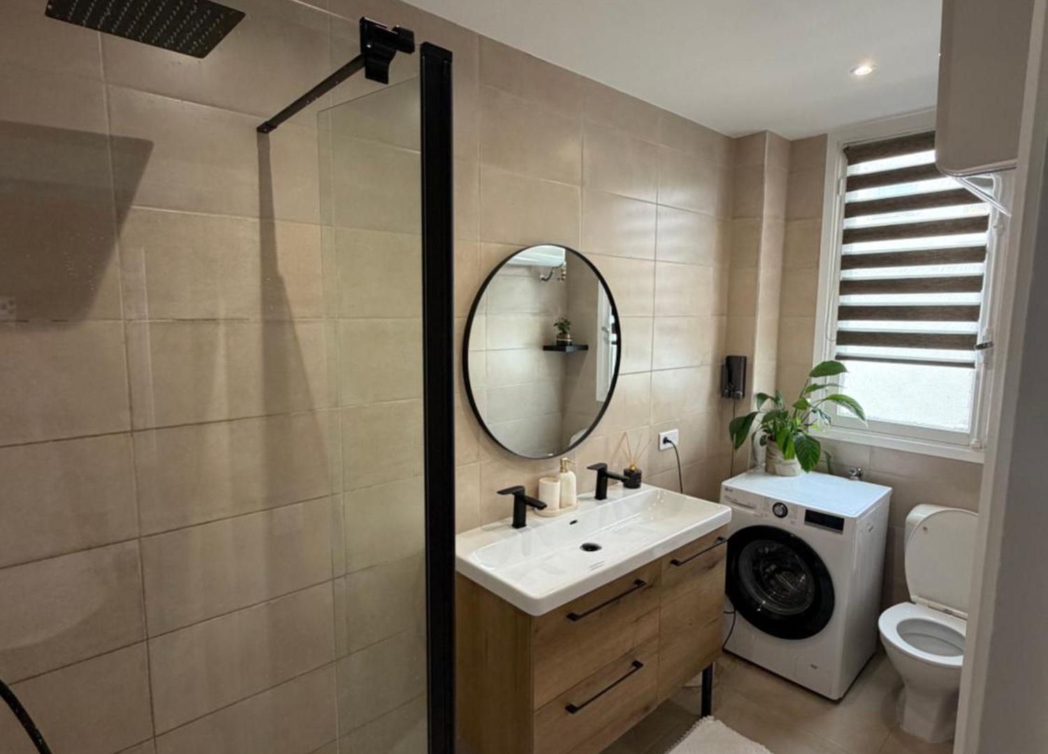 Elegant A Nice, A 10 Min Apartment