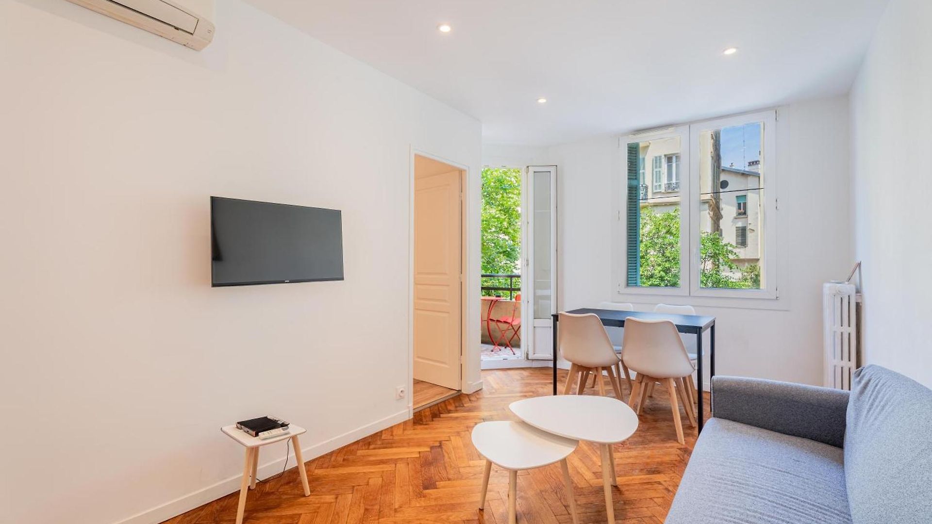 Hyper Center Fully Renovated Air Conditioning Apartment Nice