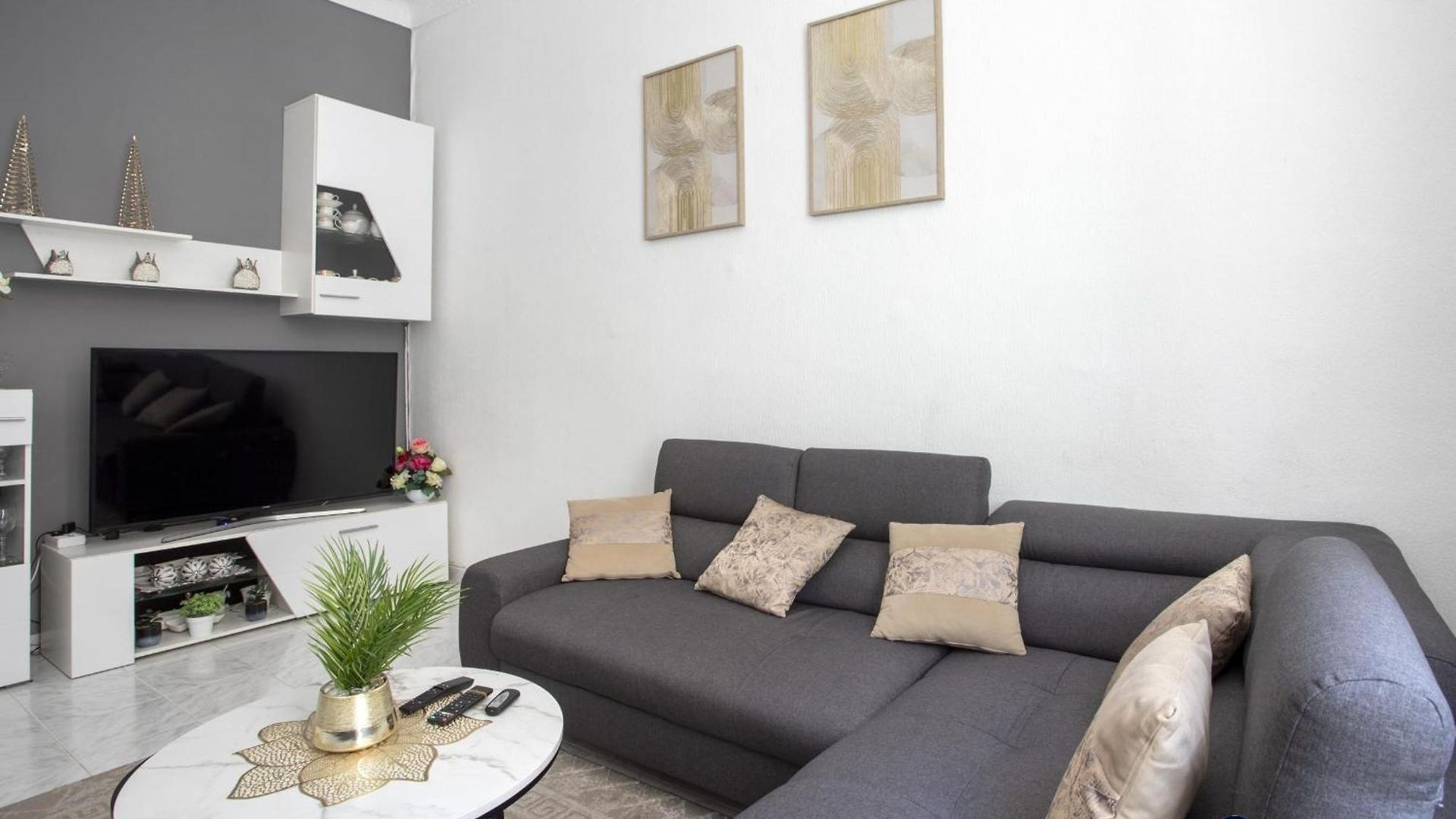 Apartment Air-conditioned In The Republique District
