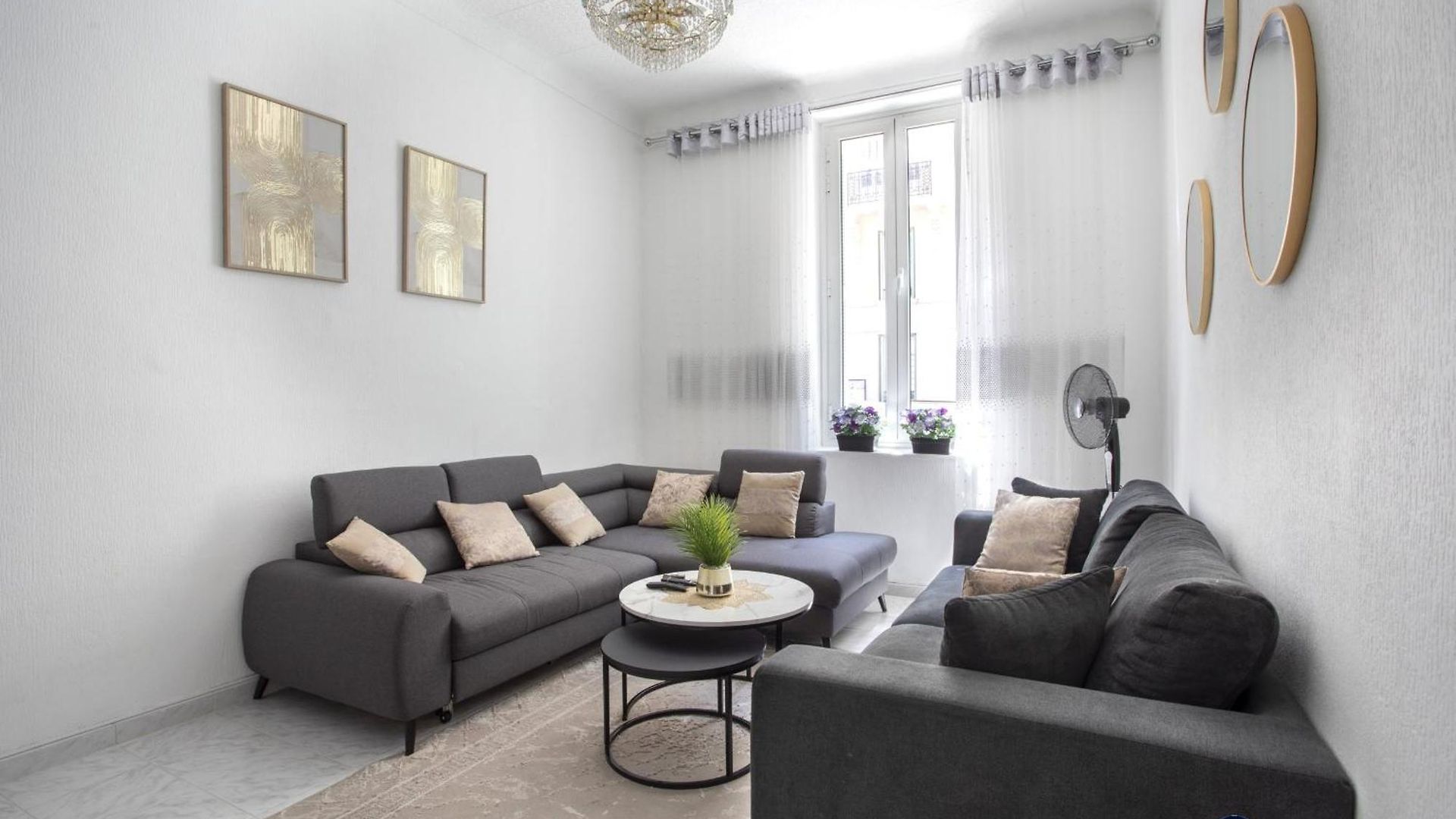 Air-conditioned In The Republique District *
