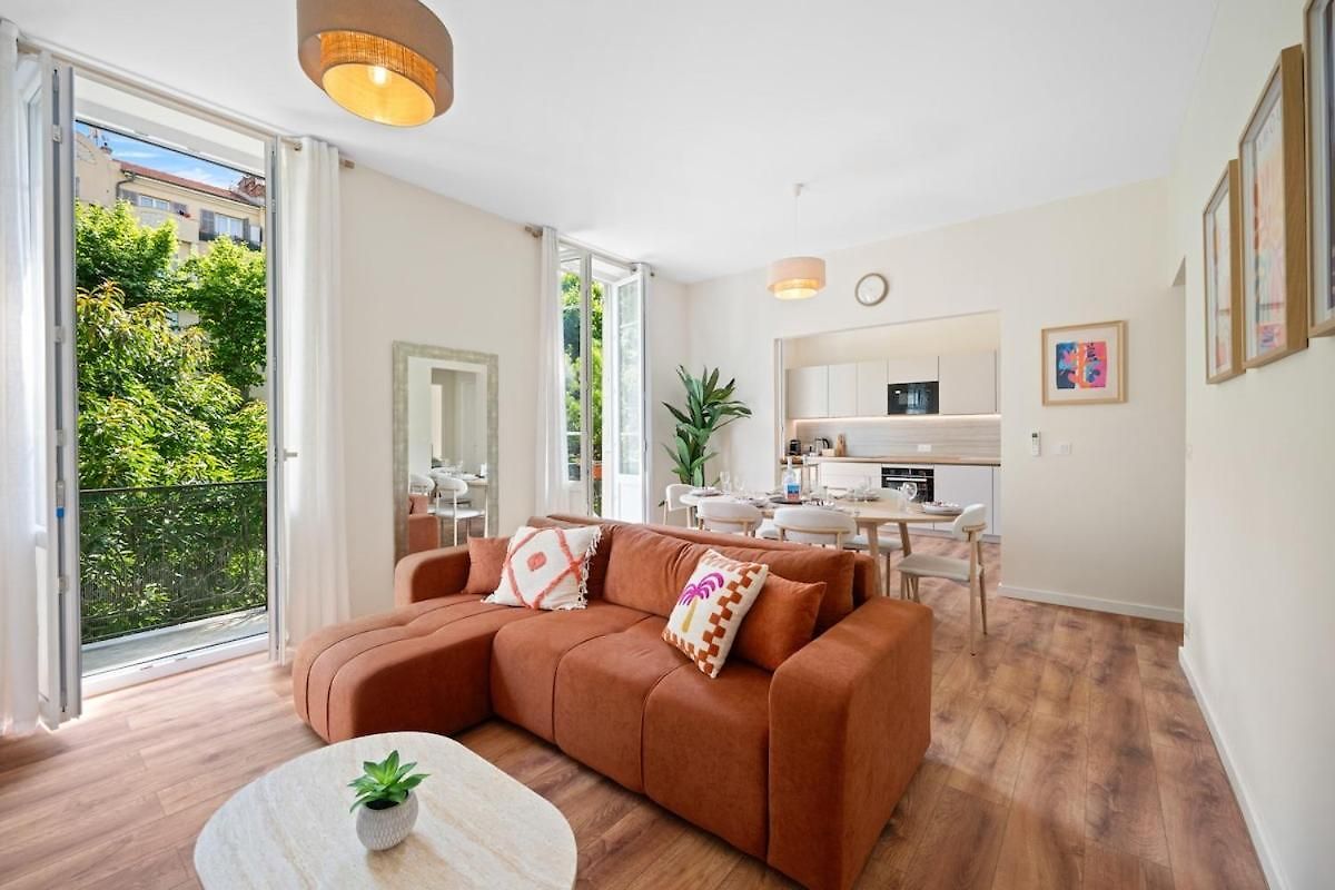 Spacious In Port Of Nice