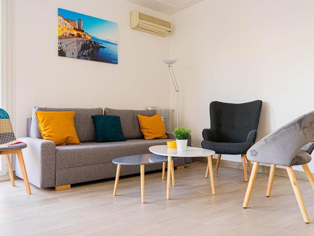 Apartment 3 With Balcony And Parking 3 Min From The Sea *