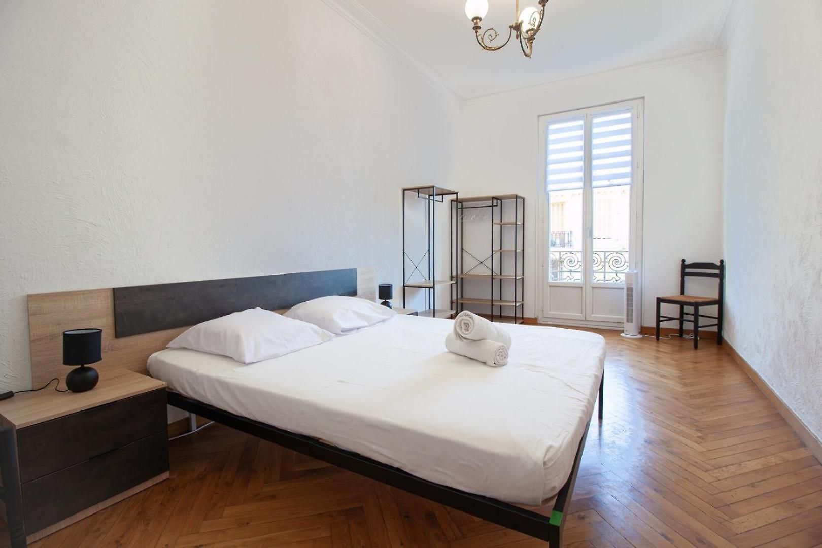 Bright 2-bedroom - La Liberation