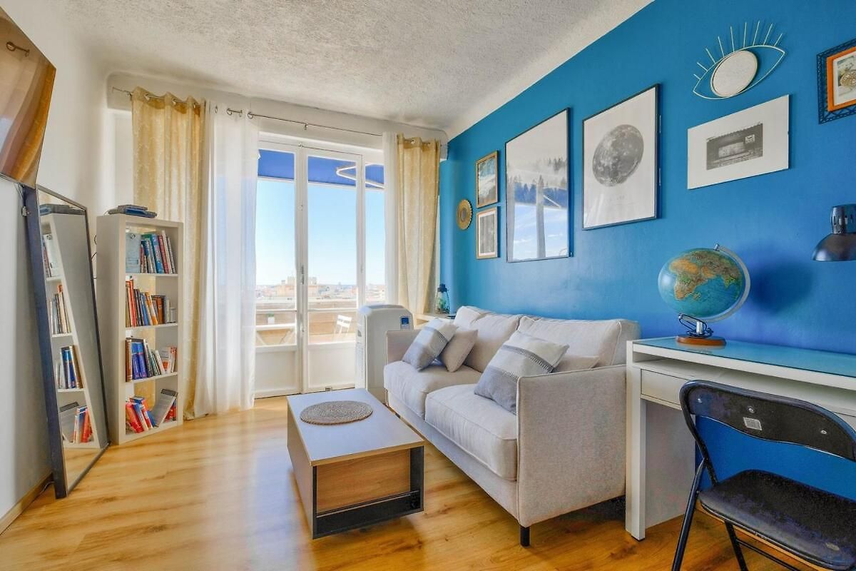 Apartment Lumineux Avec Balcon Pres Du Centre