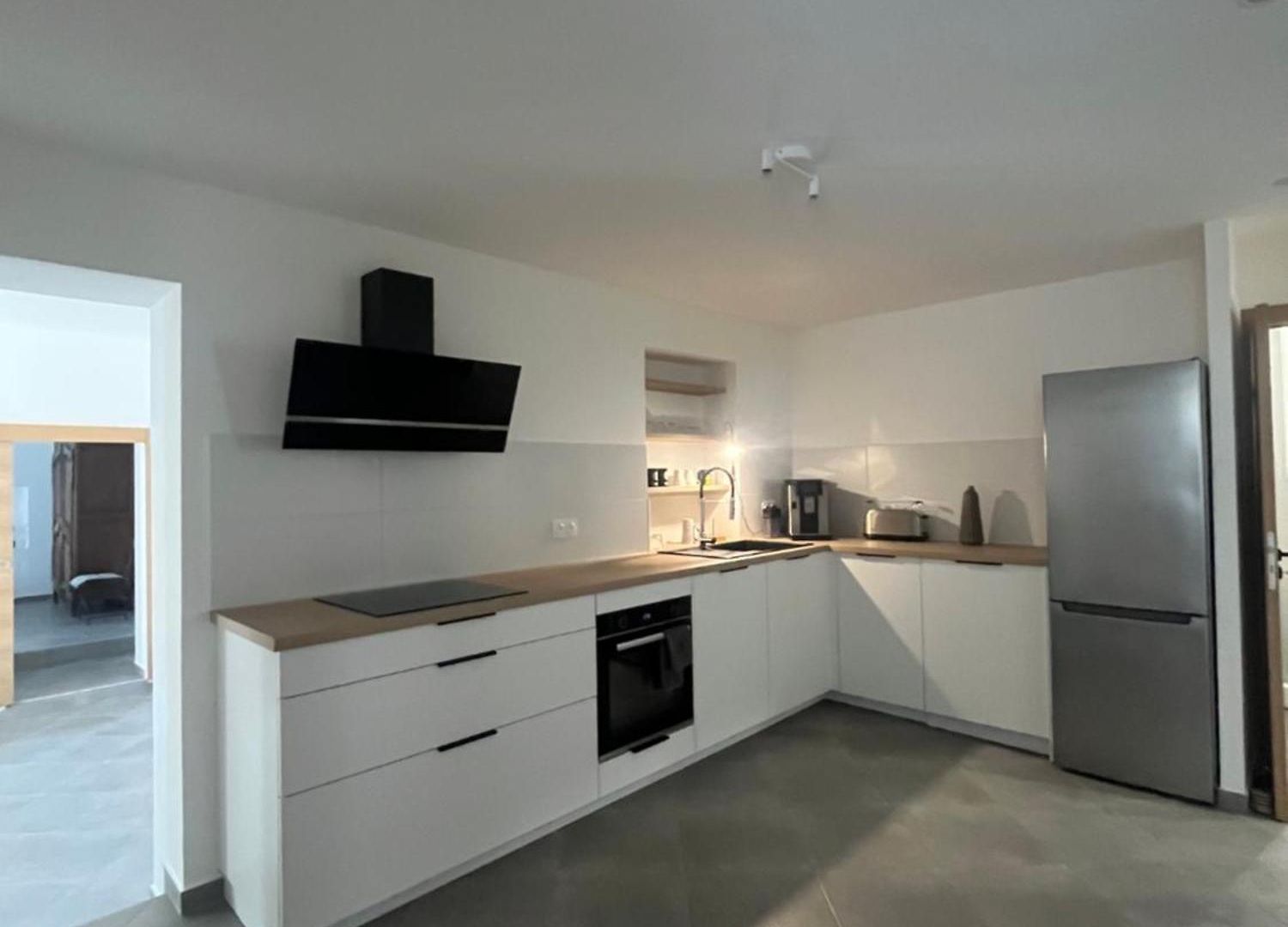 140 M Apartment, 4 Bedrooms Sea Airport And Tram *