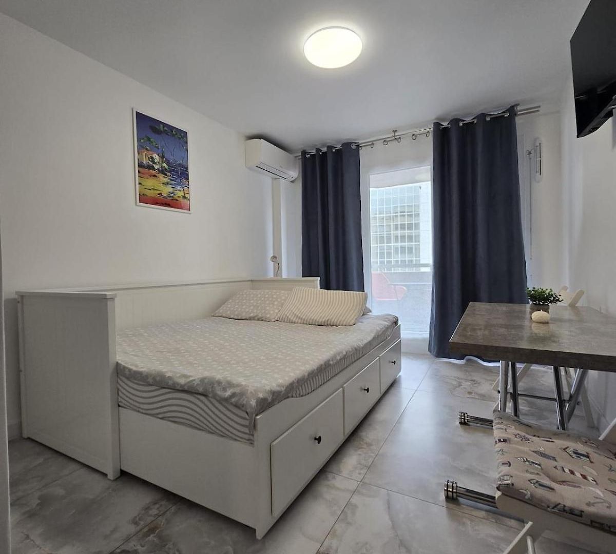 Cozy Seaside With Private Parking Apartment
