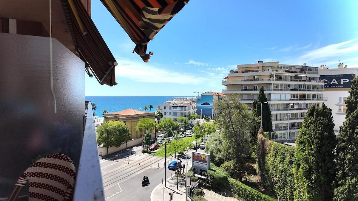 Completely Renovated 2 Minutes From The Apartment