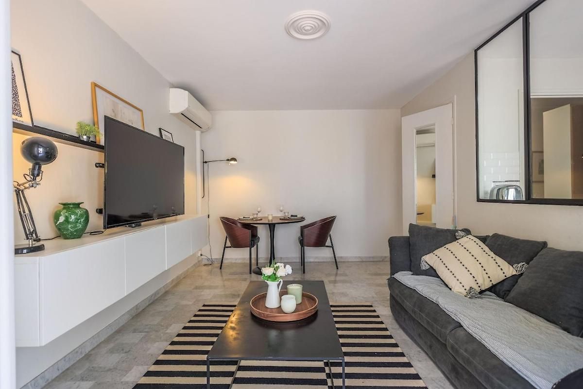 Stylish 2br With Garage And Ac Port Of Apartment *