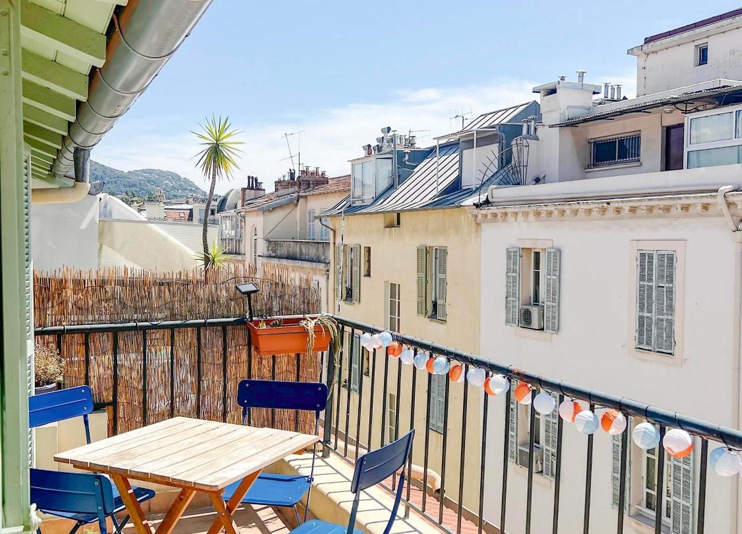 Bright Floor 2br With Large Terrace In Centre