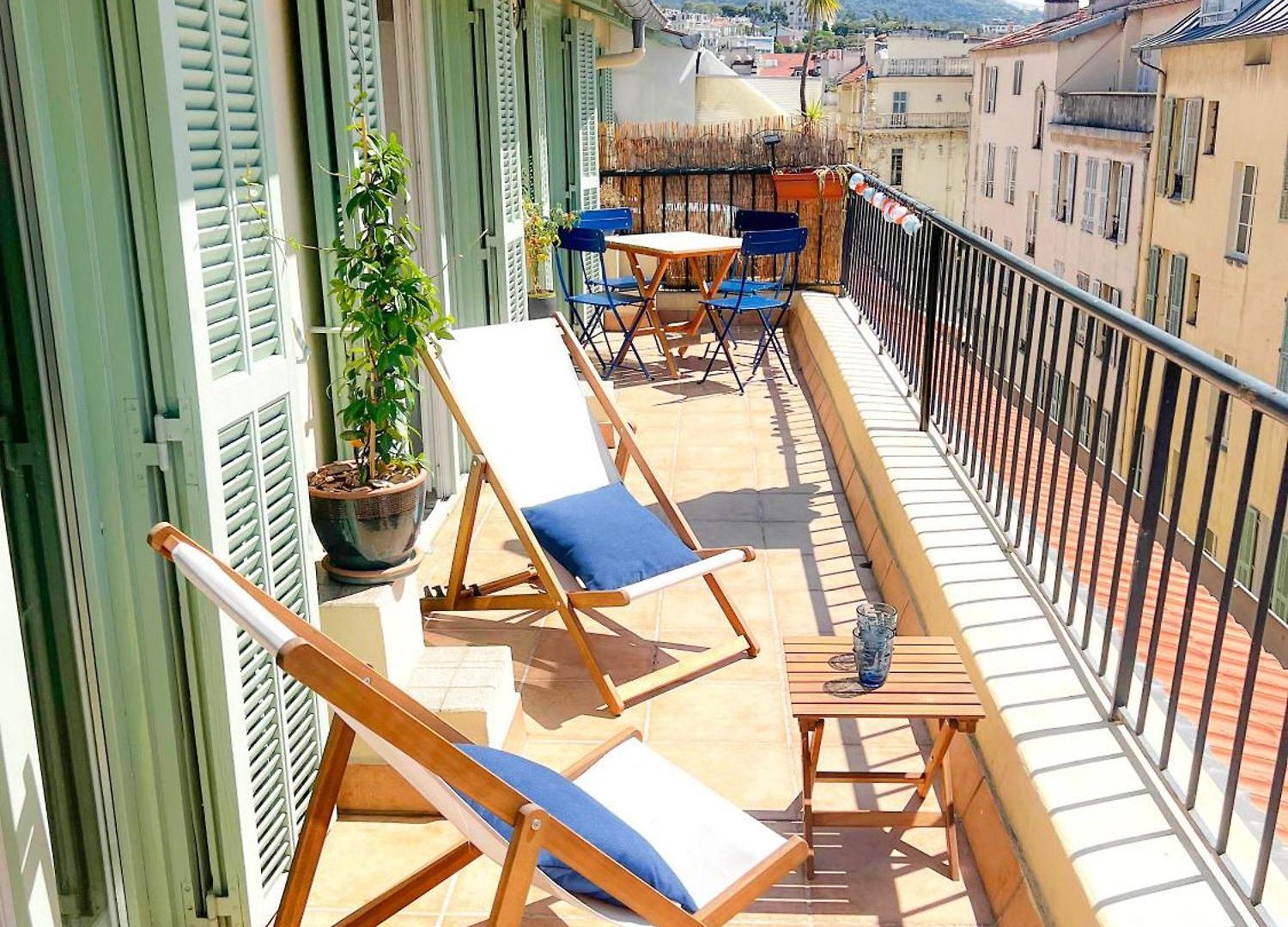Bright Floor 2br With Large Terrace In Centre