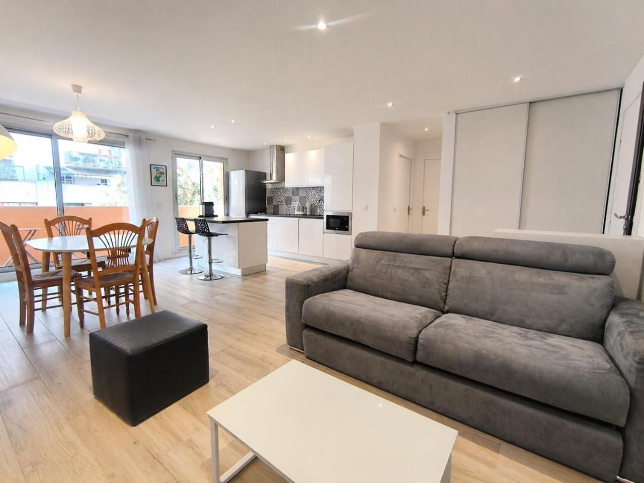 Apartment Charming With Terrace & Secure Parking *
