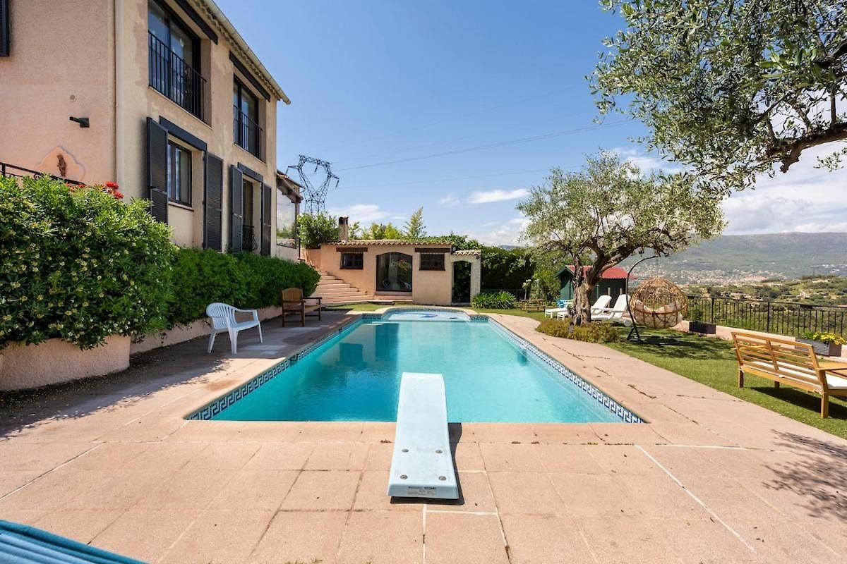 With Pool And Mountain View Apartment Nice